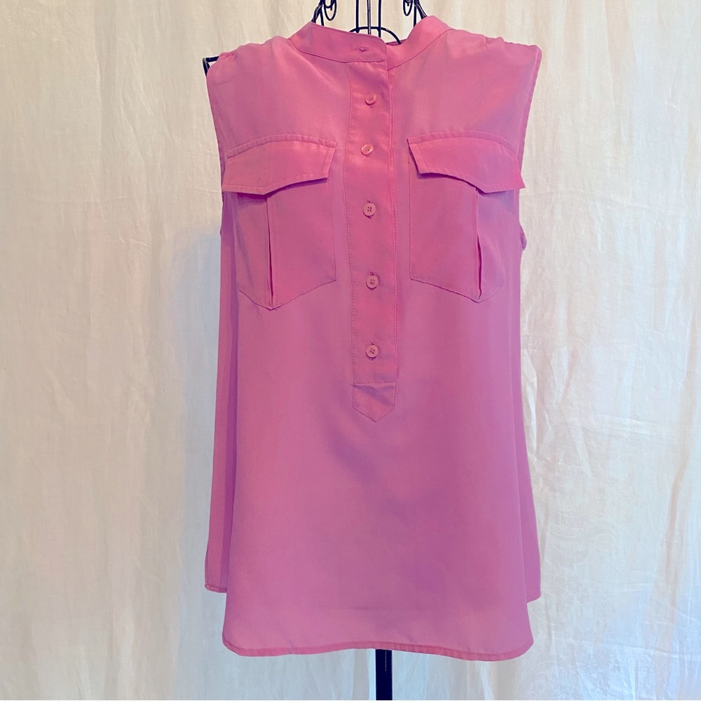 J Crew sleeveless blouse. Size 2, 2 patch pockets on front.